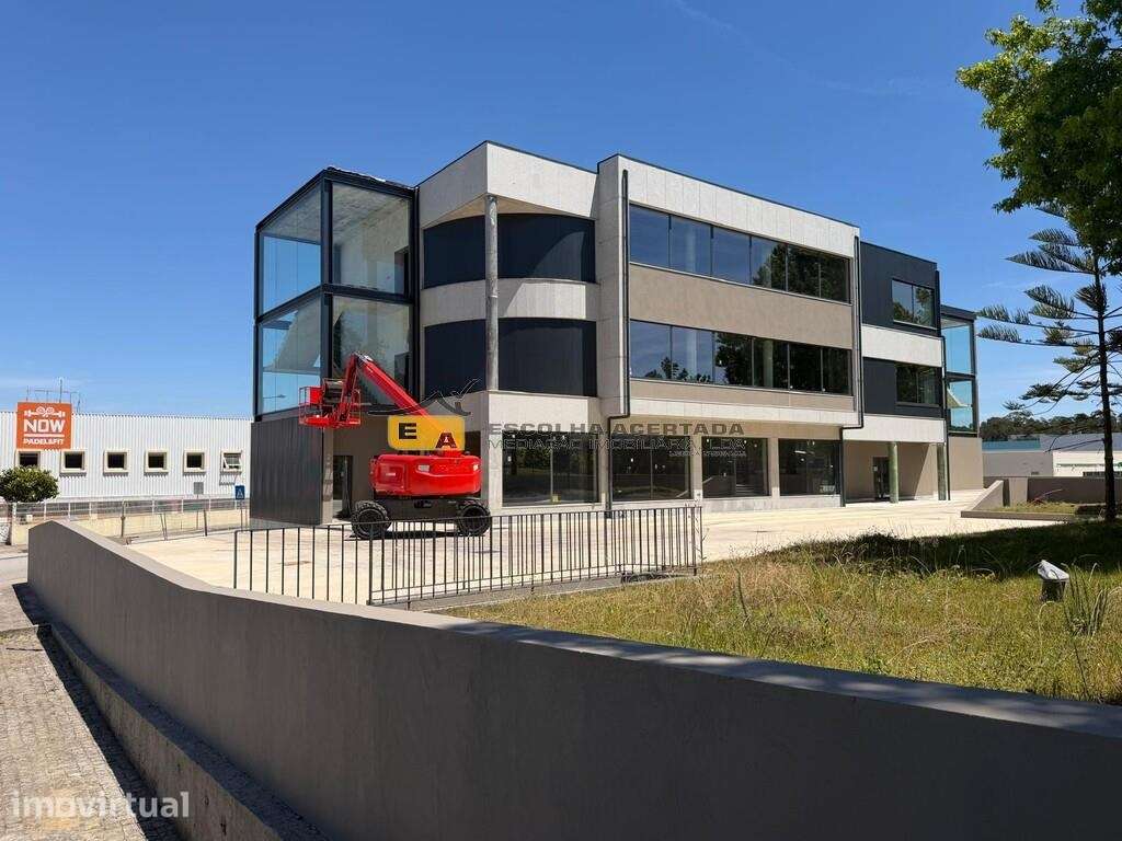 Prédio zona industrial da Maia - Grande imagem: 4/14