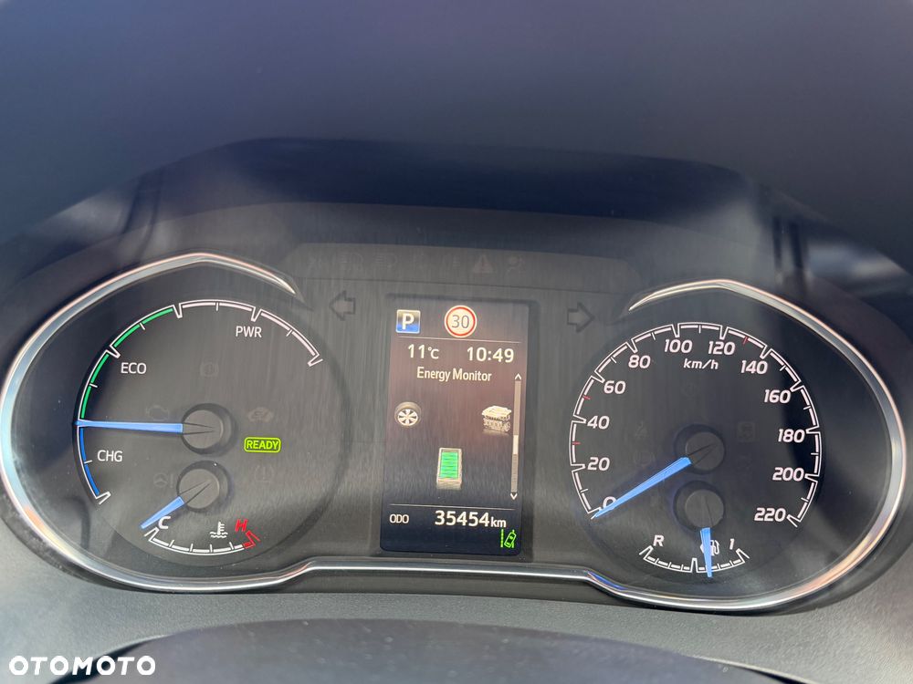 Toyota Yaris Hybrid 100 Selection - 37