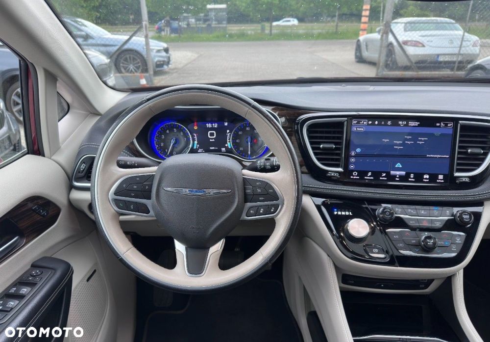 Chrysler Pacifica - 32