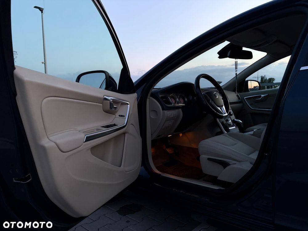 Volvo V60 D4 Geartronic Momentum - 18