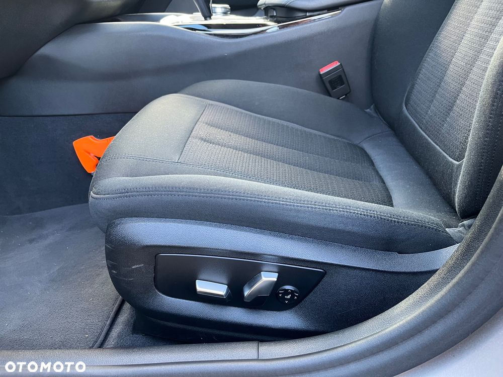 BMW Seria 5 520d xDrive - 24
