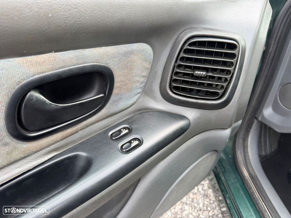 Renault Laguna 2.2 D - 23