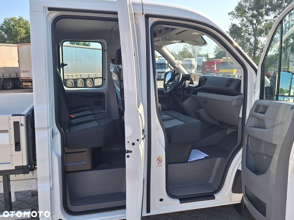 Volkswagen Crafter 35 Skrzyniowy z podwójną kabiną silnik: 2,0 l EU6 SCR 140 KM / skrzynia biegów: Przedni napęd manualna 6-biegowa rozstaw osi: 4490 mm - 15