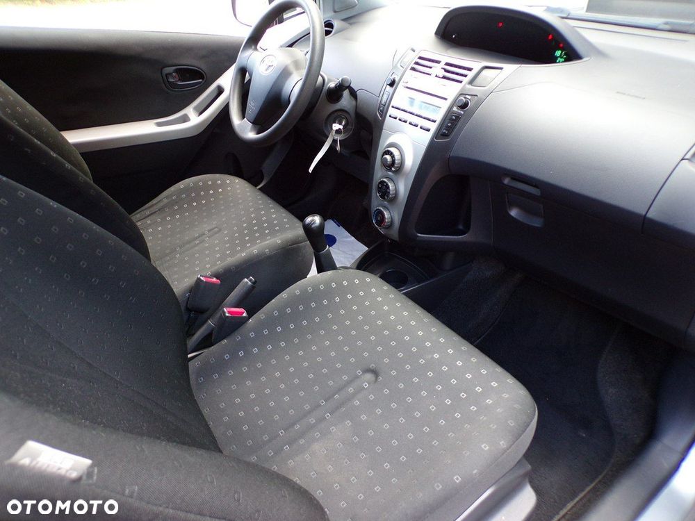 Toyota Yaris - 21