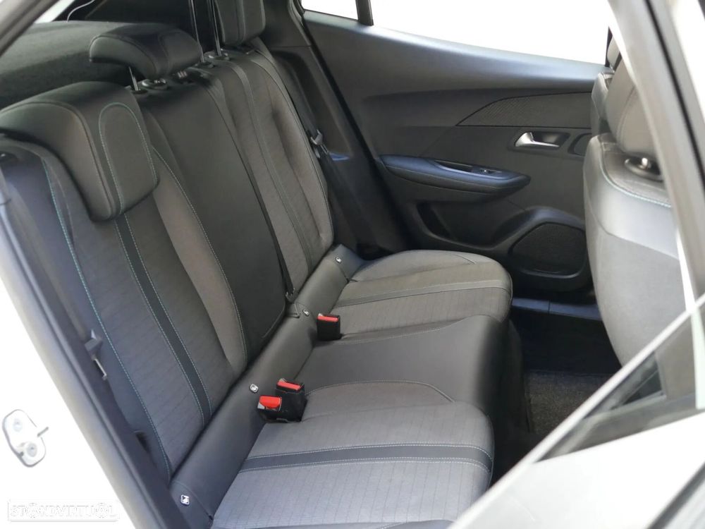 Peugeot 2008 1.2 PureTech Allure EAT8 - 30