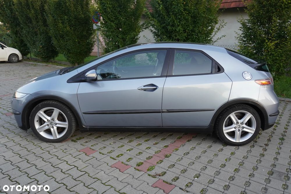Honda Civic 1.8 Executive NAVI i-SHIFT - 3