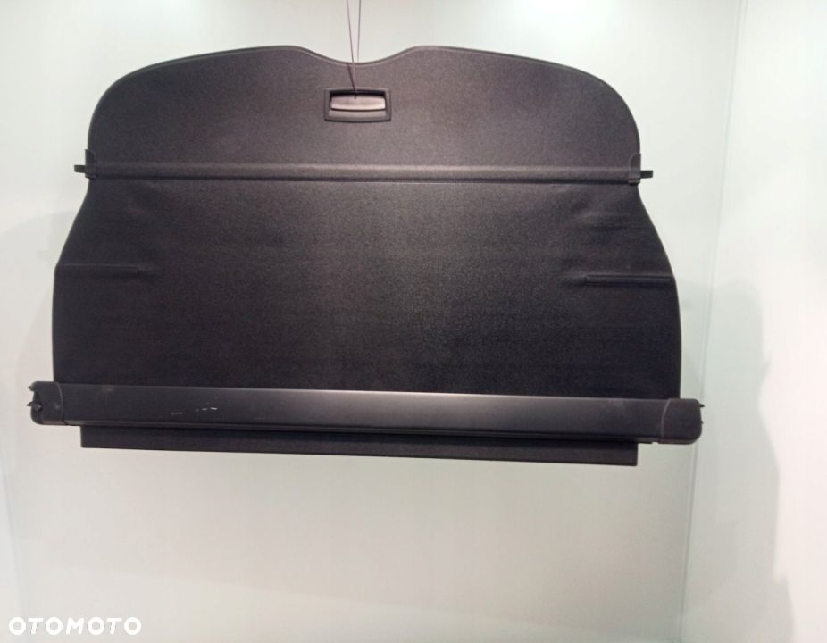 ROLETA BAGAŻNIKA TOYOTA AVENSIS T27 KOMBI - 1