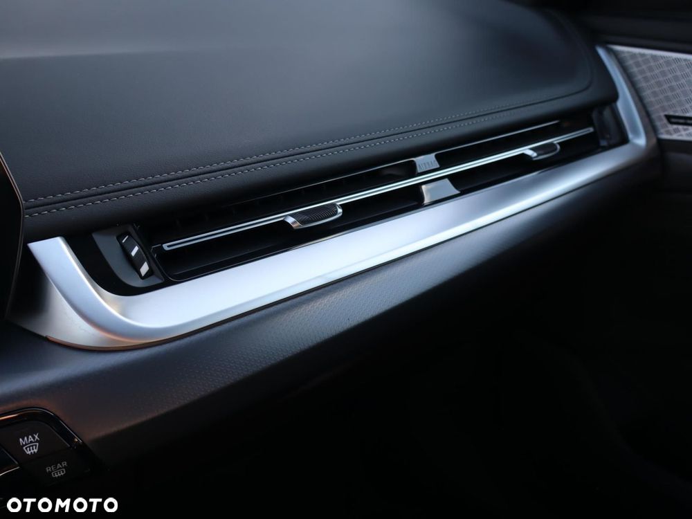 BMW iX1 xDrive30 66.5kWh M Sport - 16