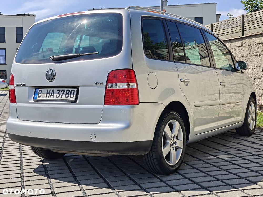 Volkswagen Touran - 6