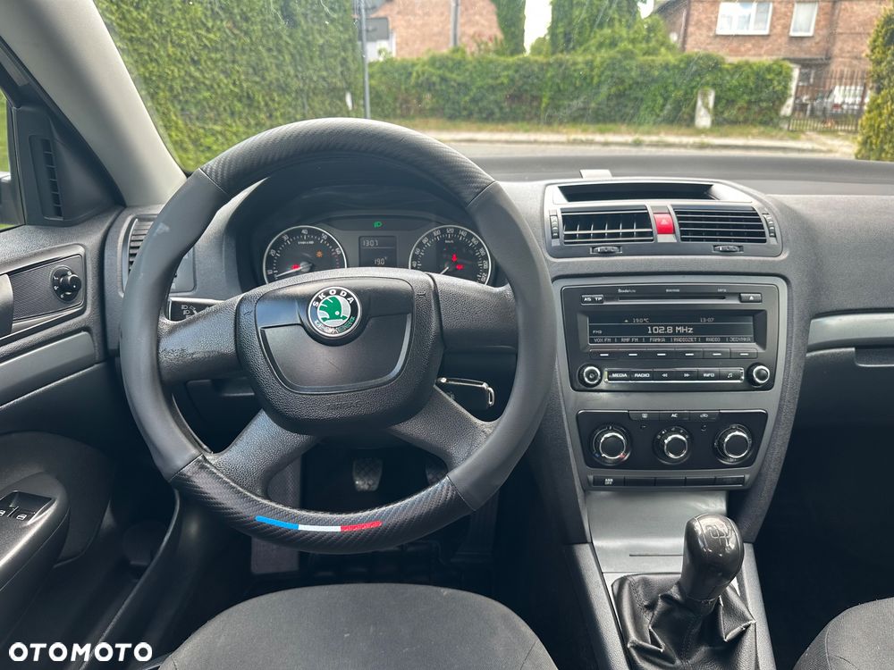 Skoda Octavia 1.6 Ambition - 17