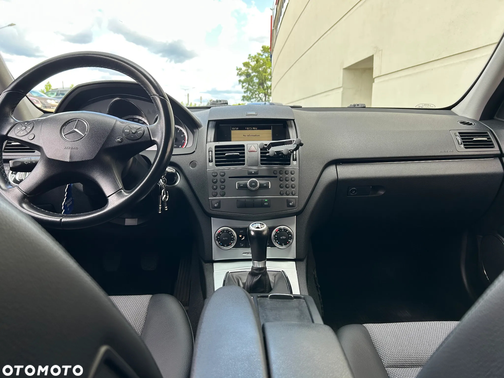Mercedes-Benz Klasa C 180 CGI BlueEFFICIENCY Avantgarde - 12