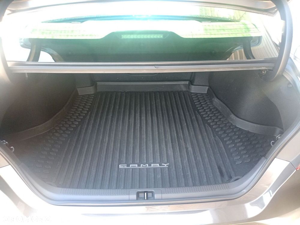 Toyota Camry 2.5 Hybrid Executive CVT - 12