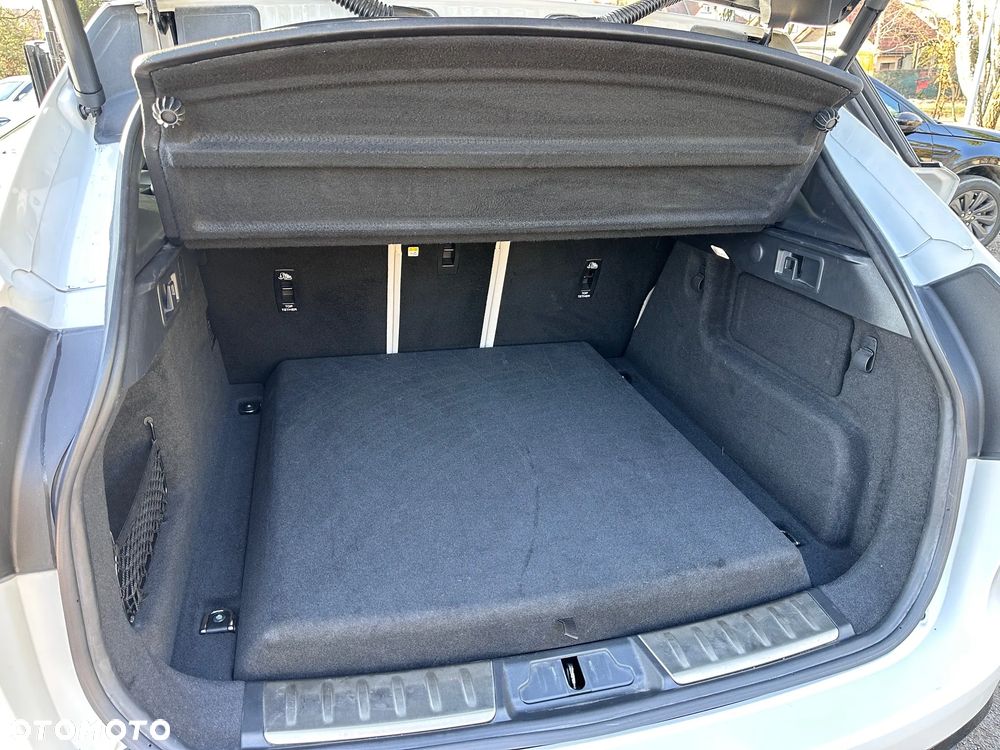 Jaguar F-Pace P250 AWD R-Dynamic SE - 6