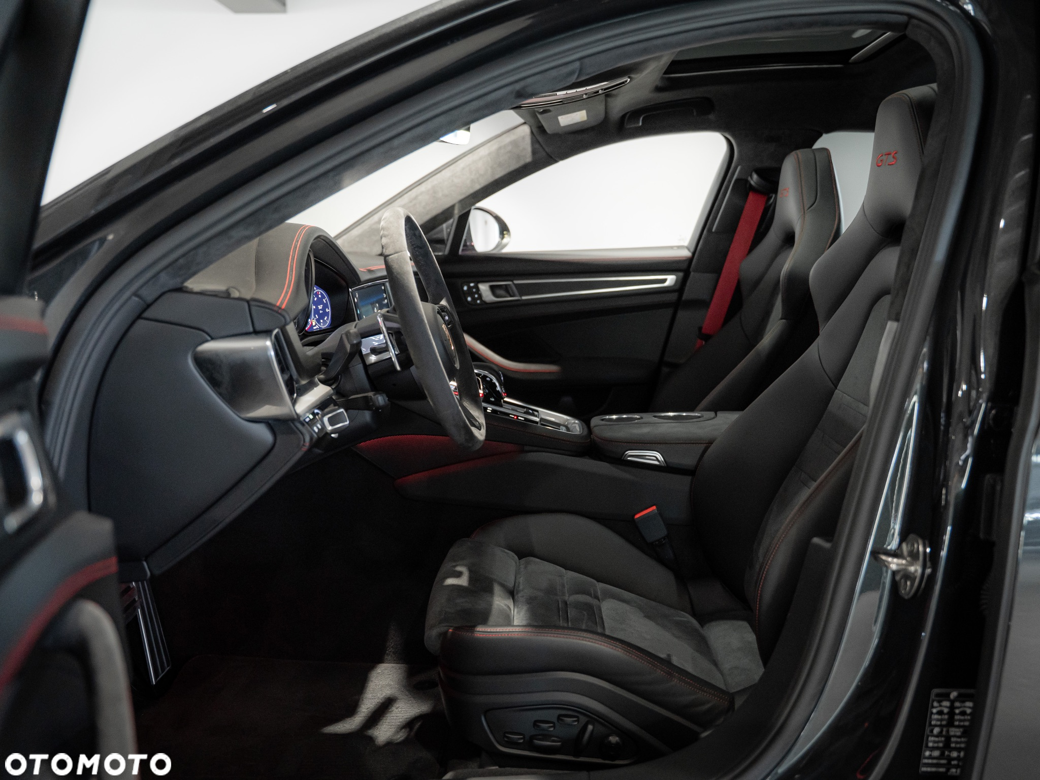 Porsche Panamera GTS Sport Turismo - 19