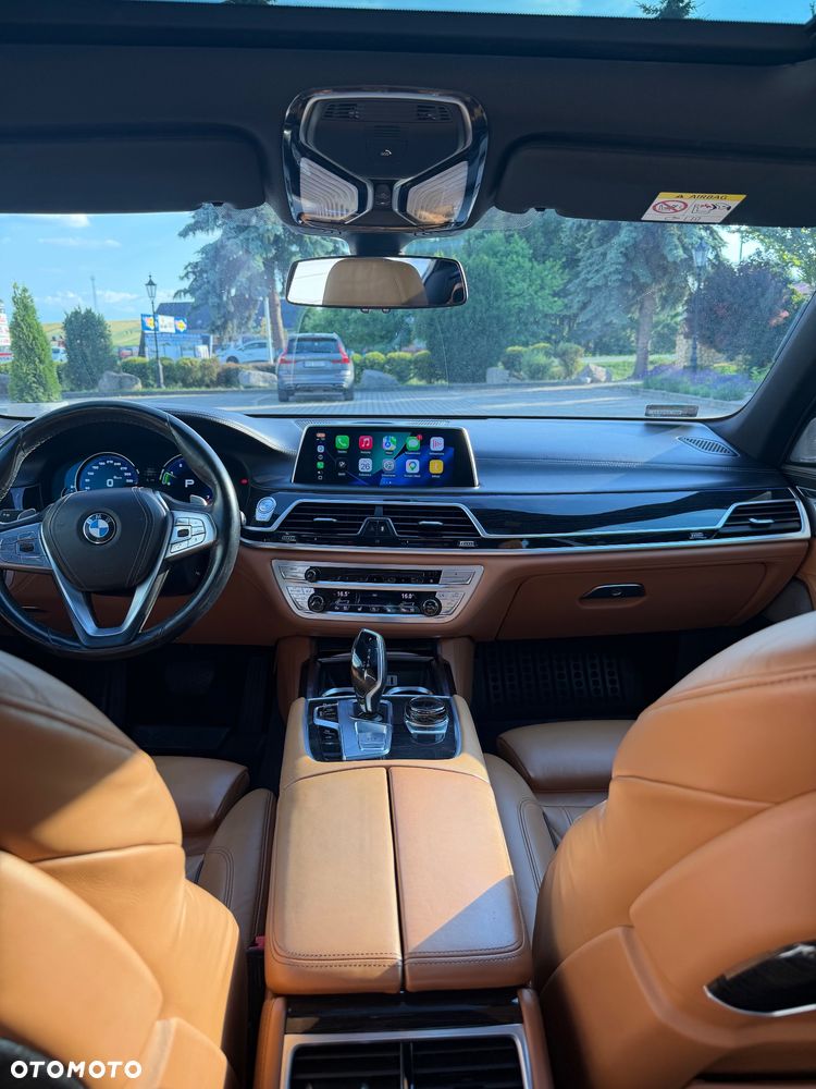 BMW Seria 7 750i xDrive - 14