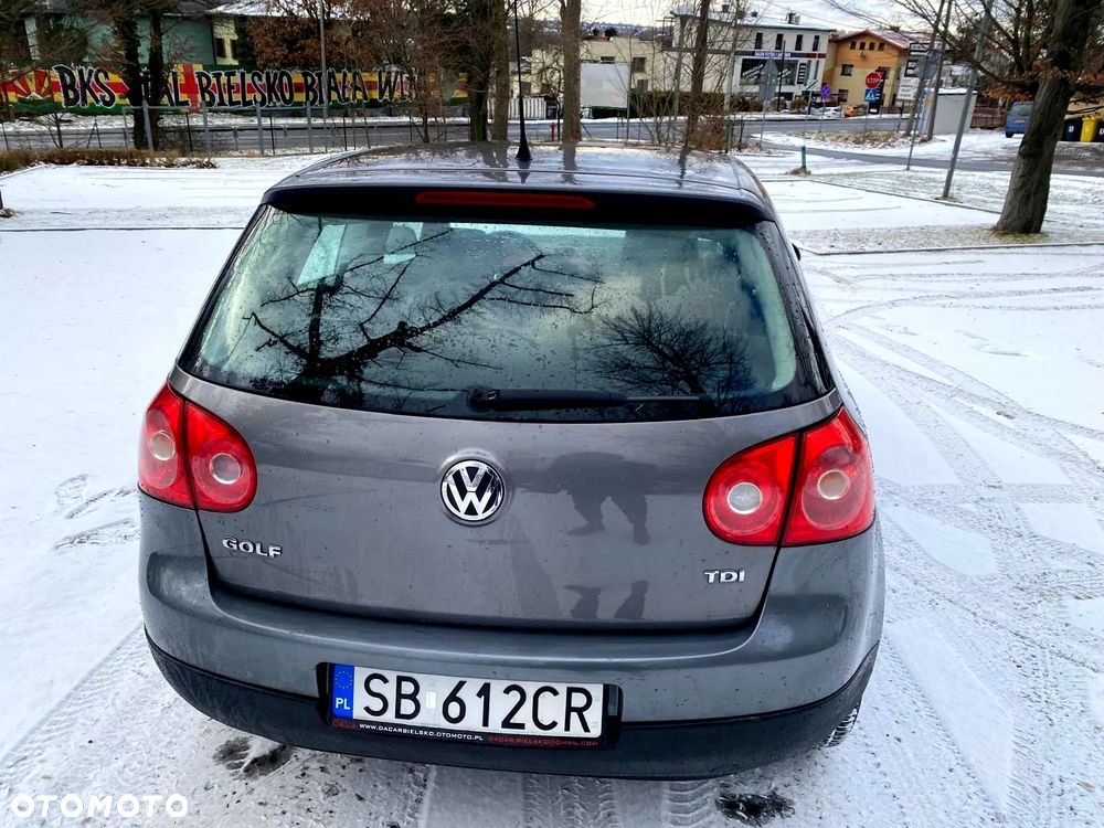 Volkswagen Golf 1.9 TDI Trendline DSG - 25