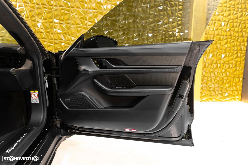Porsche Taycan Cross Turismo Turbo S - 27