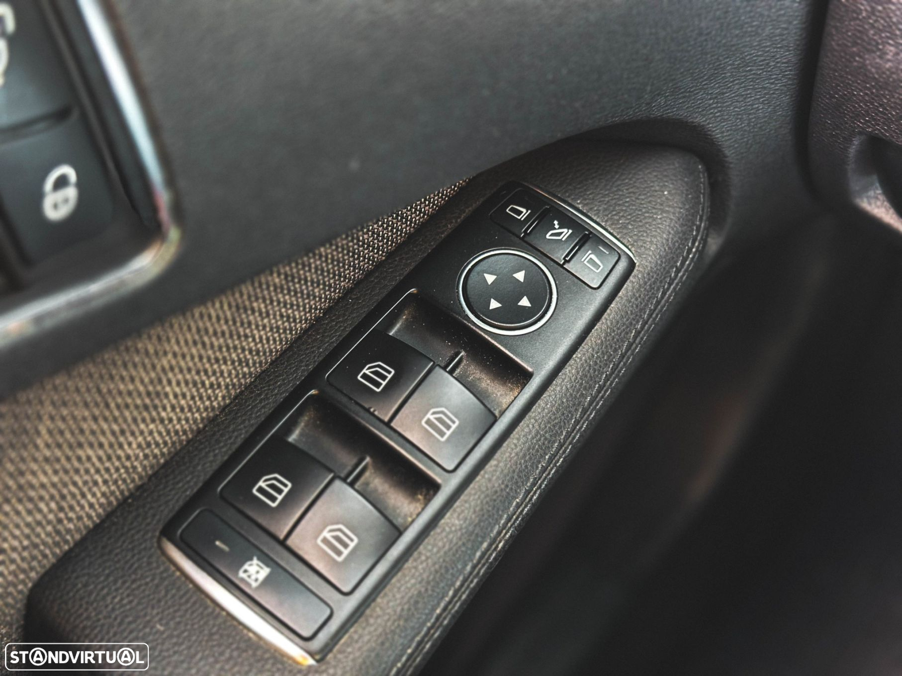 Mercedes-Benz E 220 CDi Avantgarde BlueEfficiency Auto - 22