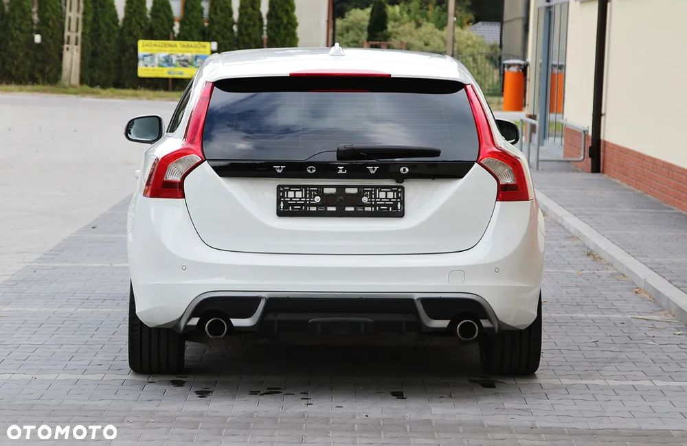 Volvo V60 2.0T R-Design - 9
