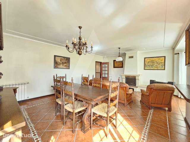 Apartamento T3 Duplex a 5 minutos do C. C. Glicínias - Grande imagem: 2/31