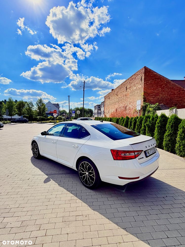 Skoda Superb 2.0 TDI SCR 4x4 Style DSG - 4