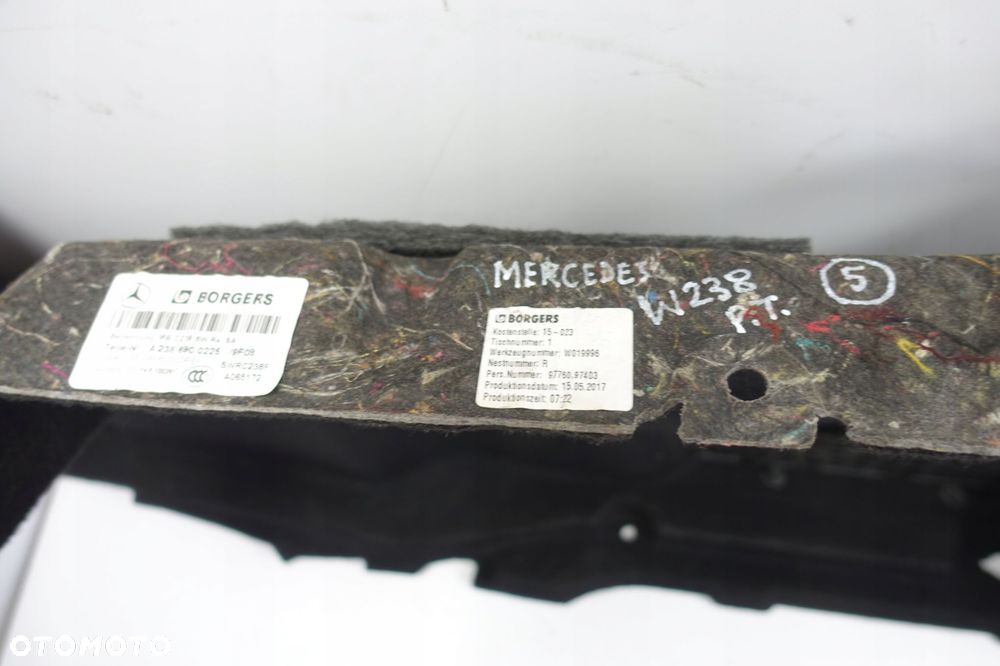 Mercedes W238 C238 BOCZEK BAGAŻNIKA tapicerka - 4
