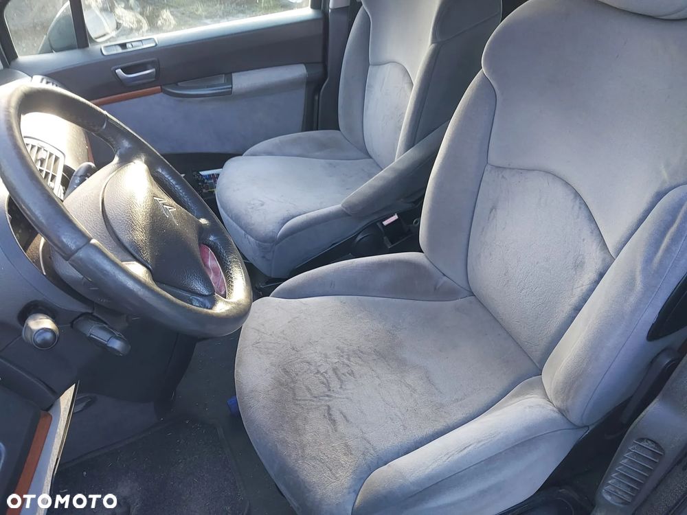 Citroen C8 Peugeot 807 silnik kompletny 2.0 16v Benzyna EW10A RFJ 103 kW 140 KM kolektor przepustnica cewka pompa alternator sprężarka skrzynia biegów AUTOMAT drzwi klapa maska zderzak lusterko listwa przesuwne boczne klamka zamek rolka mikrostyk blenda pas konsola schowek boczek drzwi fotel obrotowy fotele podsufitka panel sterownik wyświetlacz moduł szyba poduszka kierownica manetki zwijak radio mechanizm wydech tłumik mcperson zacisk hamulcowy lampa felga R16 hak holowniczy odpinany zbiorniczek rura przewód dekory drewno wyświetlacz NA CZĘŚCI WSZYSTKIE CZĘŚCI - 18