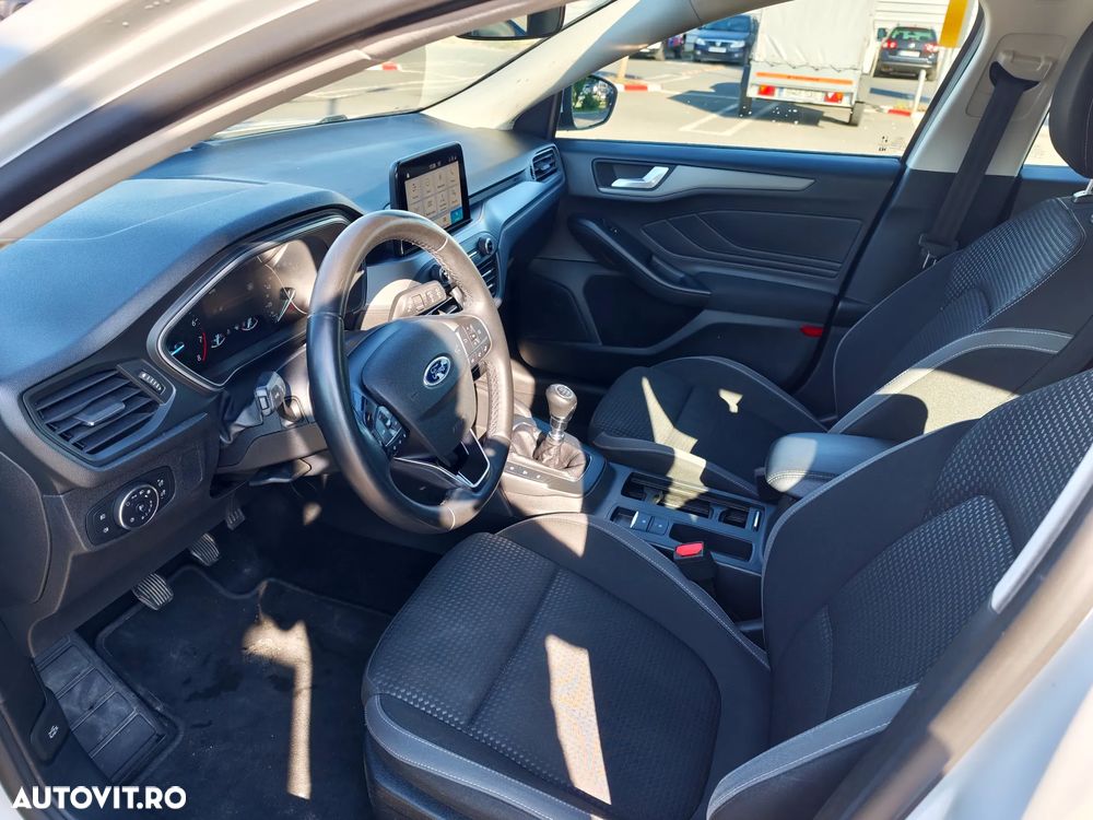 Ford Focus 1.0 EcoBoost 6MT MHEV Titanium - 10