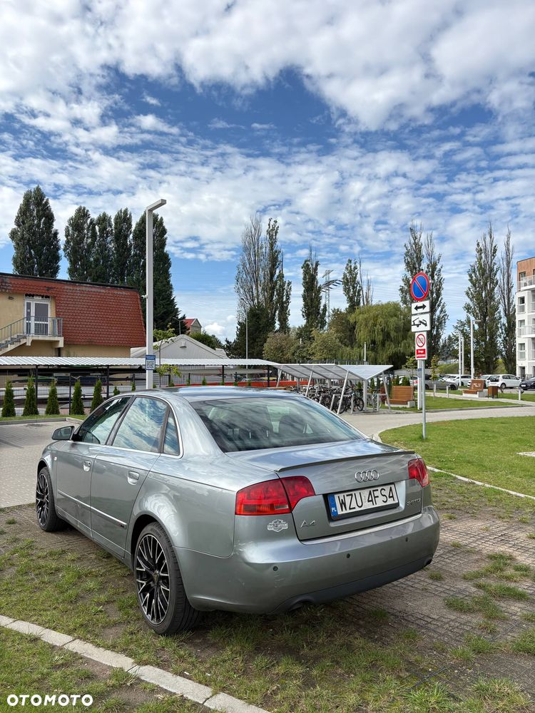 Audi A4 Limousine - 3