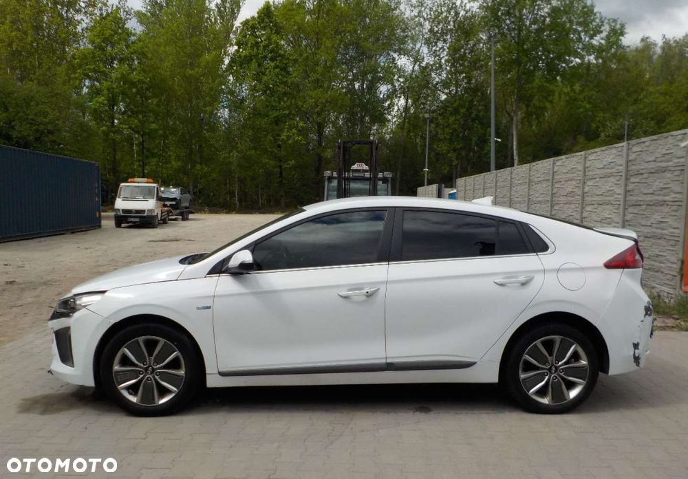 Hyundai IONIQ - 9