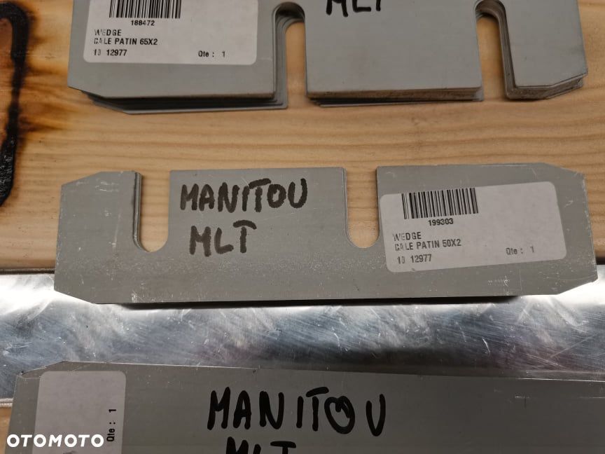 Ślizgi masztu Manitou MLT .... {Komplet} - 2