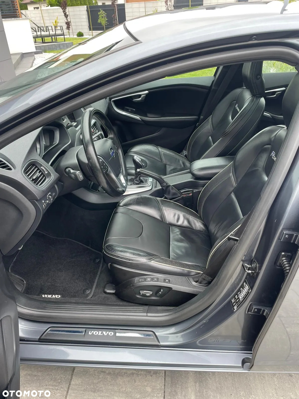 Volvo V40 D2 R-Design - 12