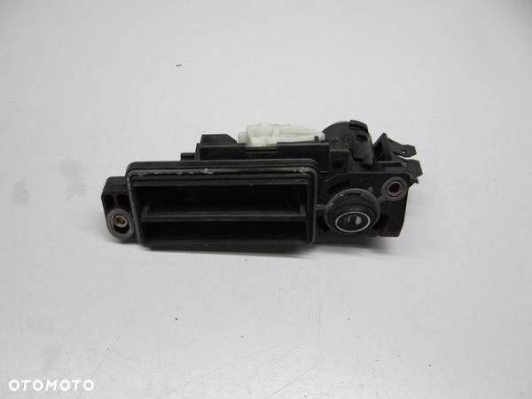 Mercedes E W211 Klamka klapy 2037500693