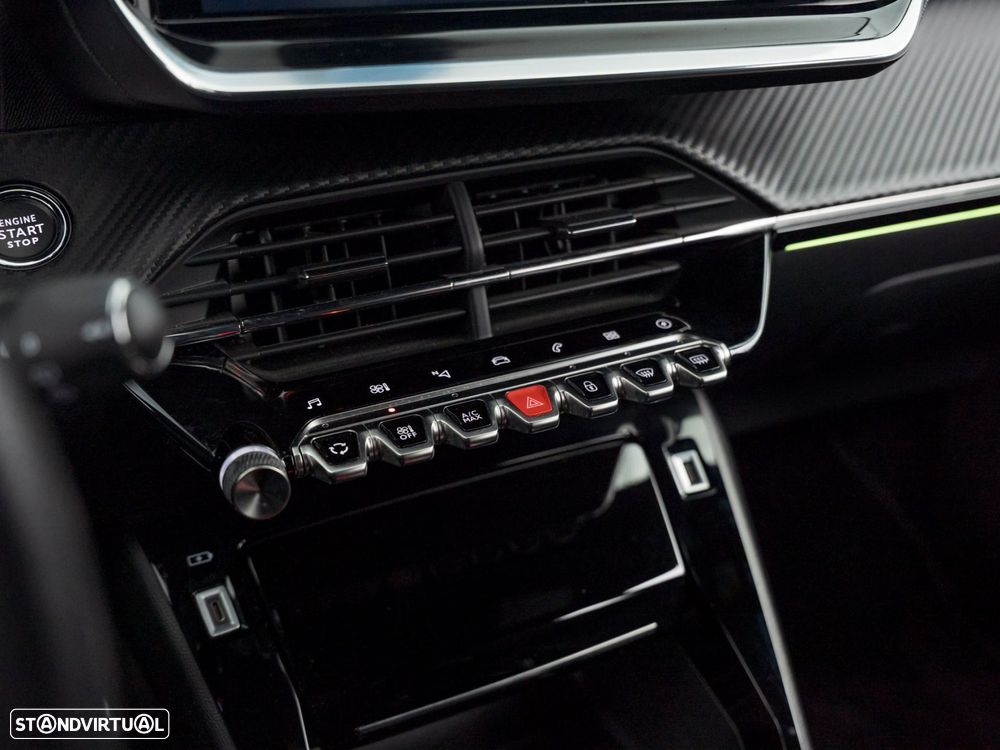 Peugeot e-2008 50 kWh GT - 29