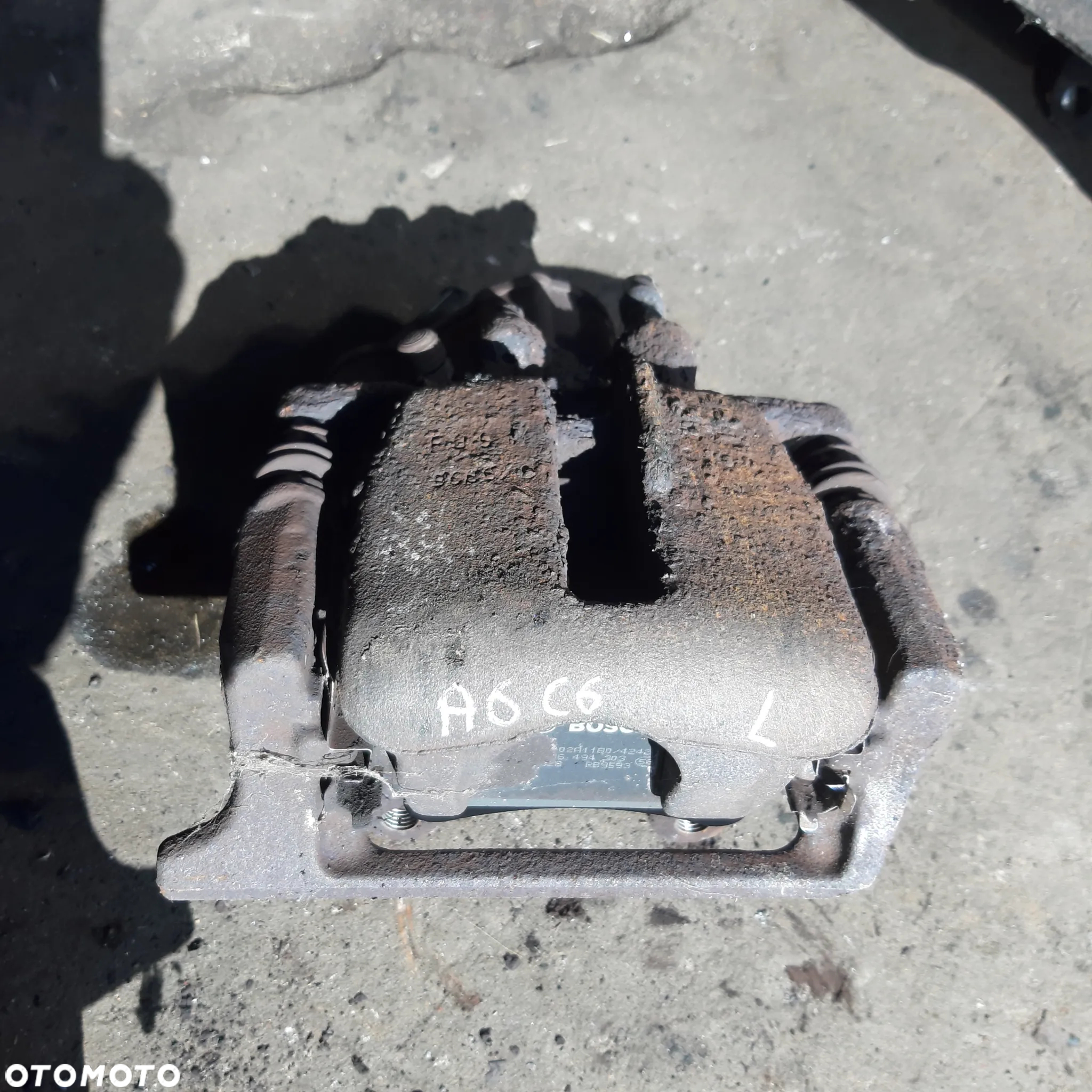 Zacisk Elektryczny Jarzmo Tylny Lewy lub prawy Audi A6 C6 - 4