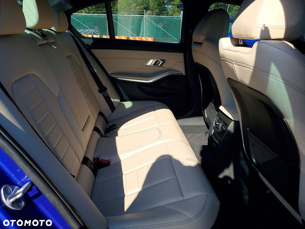 BMW Seria 3 330i xDrive M Sport - 6