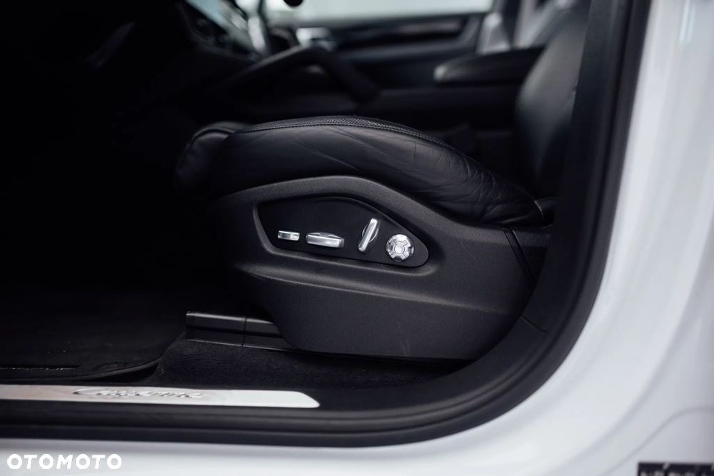 Porsche Cayenne Standard - 28