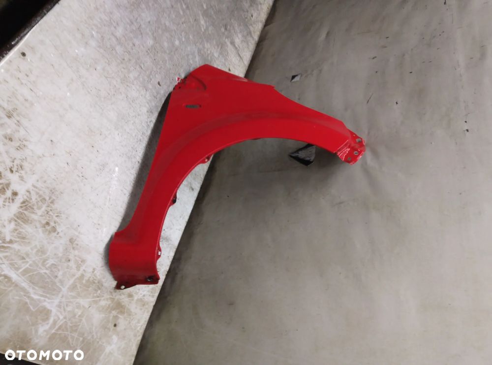 BŁOTNIK PRAWY PRZEDNI PRZÓD CITROEN C1 PEUGEOT 107 KKN CZERWONY - 2
