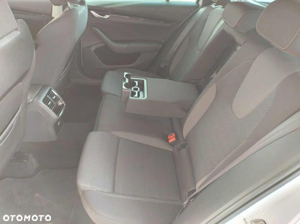 Skoda Octavia 1.5 TSI mHEV Selection DSG - 12