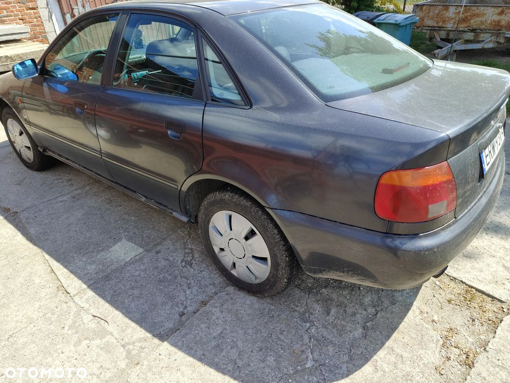 Audi A4 Limousine 1.8 - 6