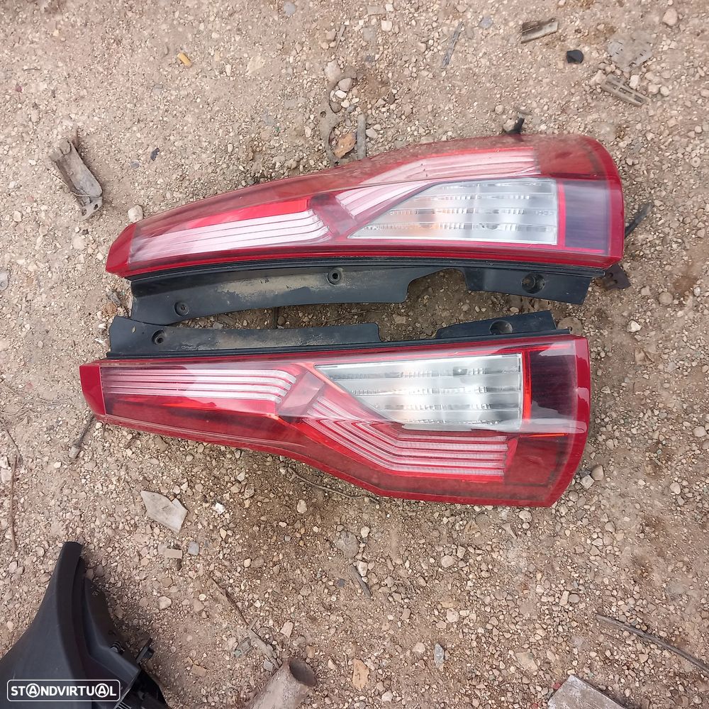 Farois traseiros citroen c4 picasso - 1