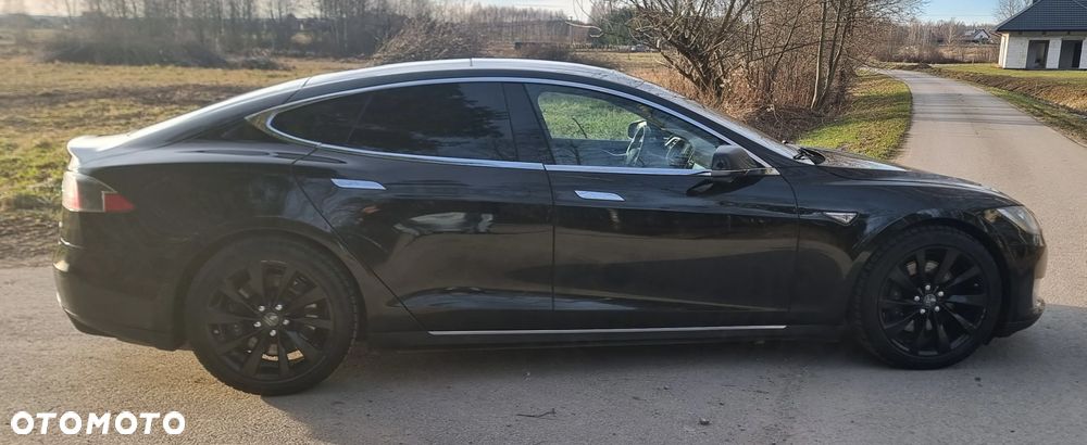 Tesla Model S 85D Allradantrieb - 2
