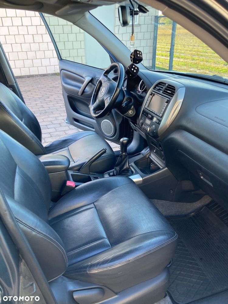 Toyota RAV4 2.0 VVT-i 4x4 - 5