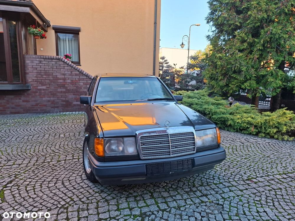 Mercedes-Benz W124 1989 photo 3