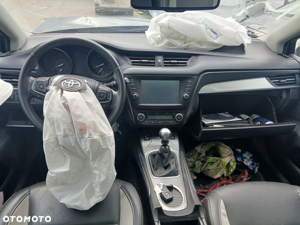 Toyota Avensis Touring Sports 2.0 D-4D Business Edition - 10