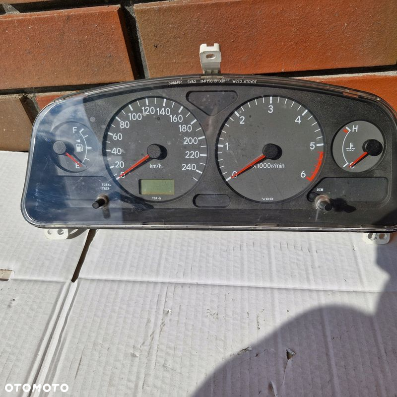 LICZNIK ZEGAR TOYOTA AVENSIS T22 2.0 D4D 83800-05460 - 2
