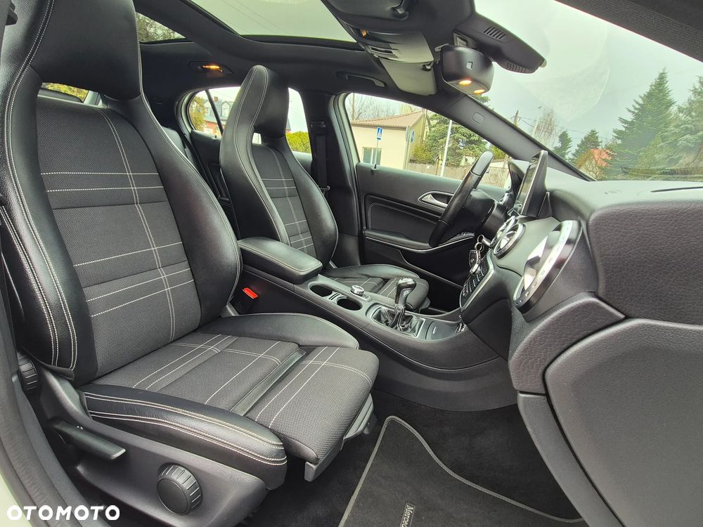 Mercedes-Benz GLA 200 Urban - 34