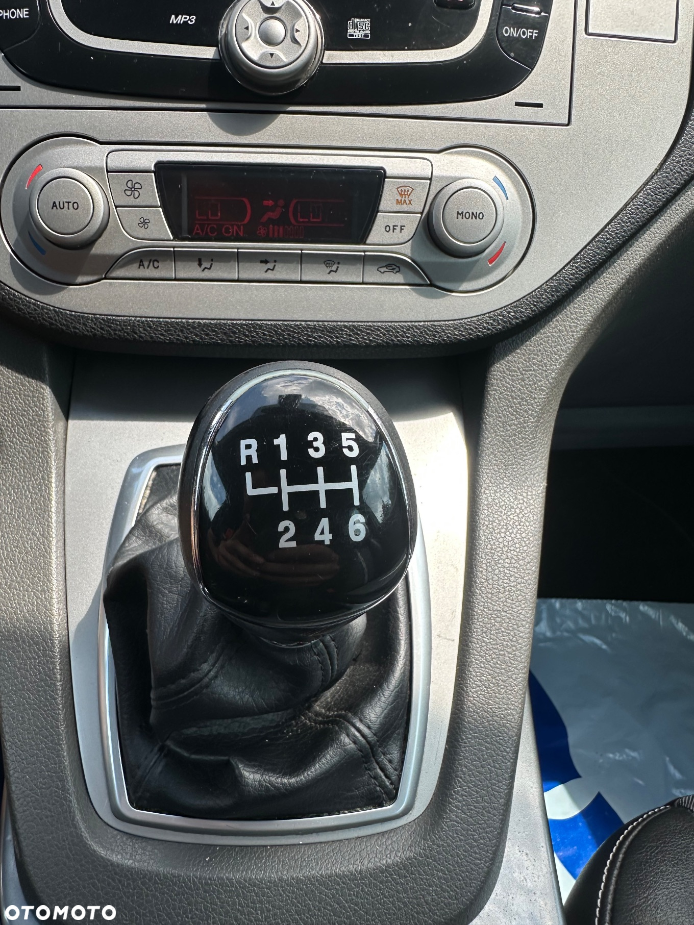 Ford Kuga 2.0 TDCi 2x4 Titanium - 16