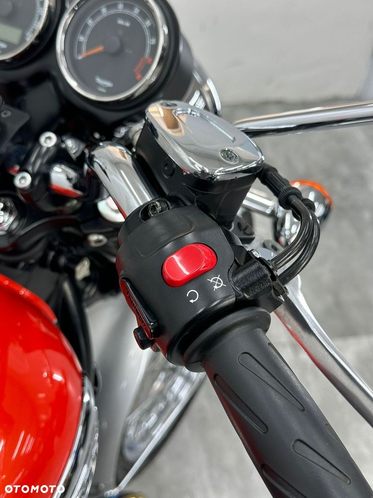 Triumph Bonneville - 16