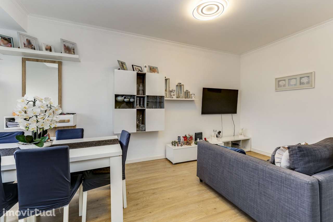 Venha Desfrutar do Pôr do Sol neste Moderno T2 - Grande imagem: 4/23